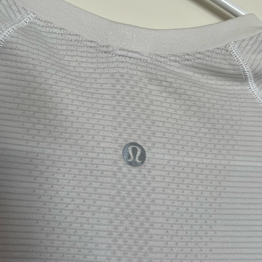 Lululemon Swiftly Tech Short Sleeve Shirt 2.0 White Size 4